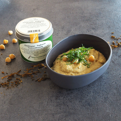 Vadouvan-Hummus mit Zitrone und Knoblauchöl